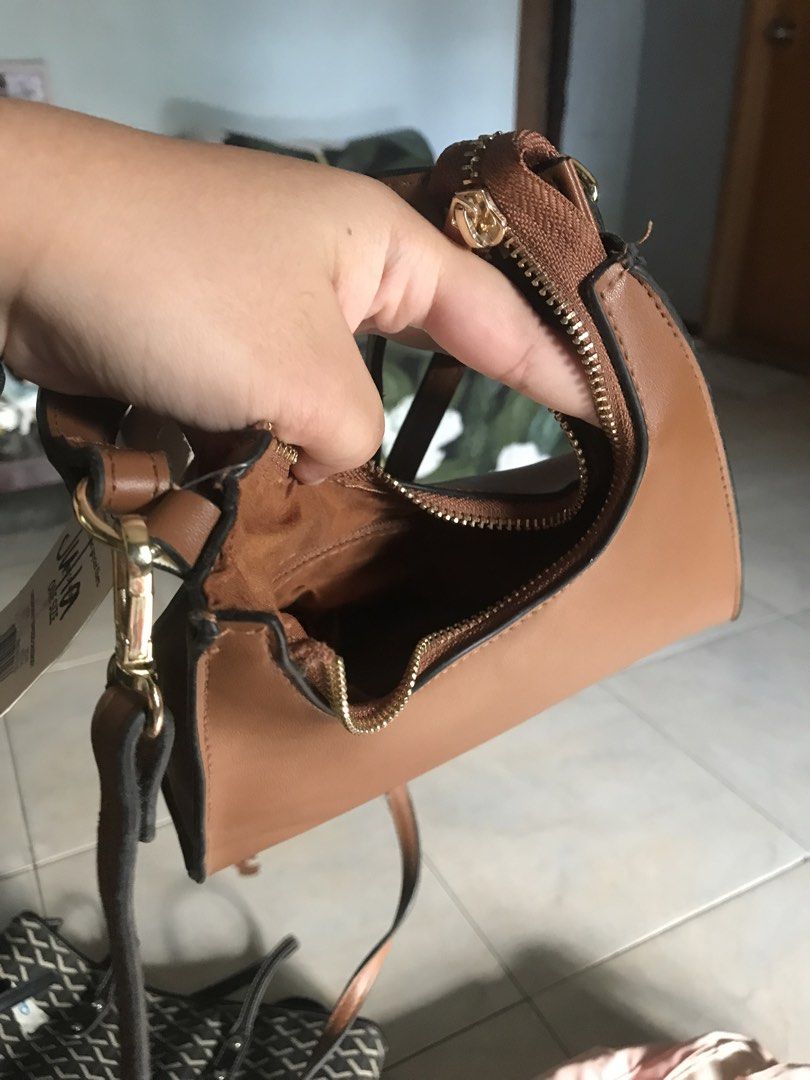 SMALL BAG (Category: Cross-body Bags) located in Davao. Submitted by fvrjuliaa (Listing ID 1441031635, Image 2). Description: Guidelines - [ ] Strictly payment first policy - [ ] Buyer should shoulder the shipping fee - [ ] NO COD (CASH ON DELIVERY) - [ ] NO CANCELLATIONS OF ORDERS - [ ] NO RETURN, REFUND, OR EXCHANGE Order details: MODE OF PAYMENT: G-cash only MODE OF DELIVERY: JNT (If around davao can meet up, but only add 30 php for the fare) 
