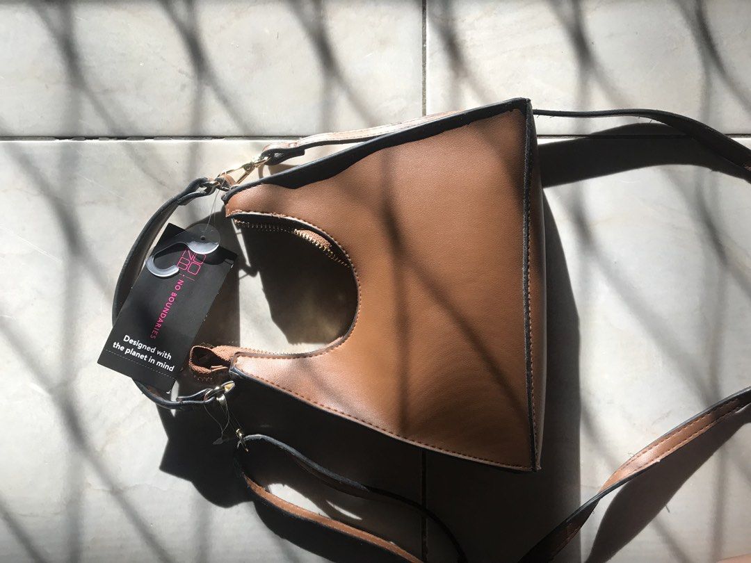 SMALL BAG (Category: Cross-body Bags) located in Davao. Submitted by fvrjuliaa (Listing ID 1441031635, Image 3). Description: Guidelines - [ ] Strictly payment first policy - [ ] Buyer should shoulder the shipping fee - [ ] NO COD (CASH ON DELIVERY) - [ ] NO CANCELLATIONS OF ORDERS - [ ] NO RETURN, REFUND, OR EXCHANGE Order details: MODE OF PAYMENT: G-cash only MODE OF DELIVERY: JNT (If around davao can meet up, but only add 30 php for the fare) 