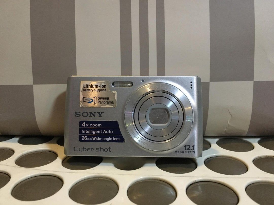 Sony Cybershot DSC W510 (Category: Cameras) located in Valenzuela. Submitted by melodypang41273 (Listing ID 1441093635, Image 1). Description: Sony Cybershot DSC-W510 ( SILVER ) - 5k • No Issue !!.