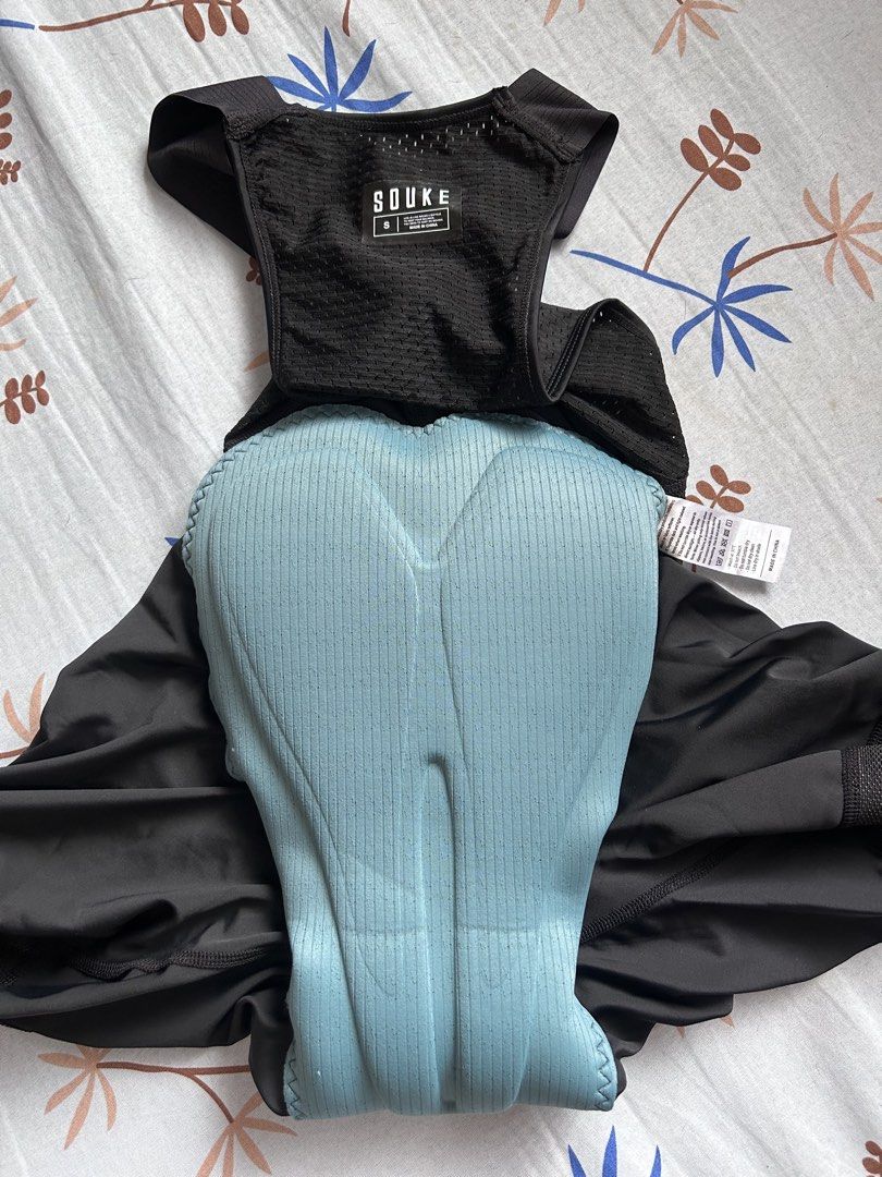 SOUKE CARGO CYCLING BIB SHORTS SMALL FITS MEDIUM (Category: Activewear) located in Quezon City. Submitted by adarpgaming (Listing ID 1433287286, Image 3). Description: BRANDNEW!! WITH POCKETS Small on tag Pickup or lalamove Kamias quezon city location.
