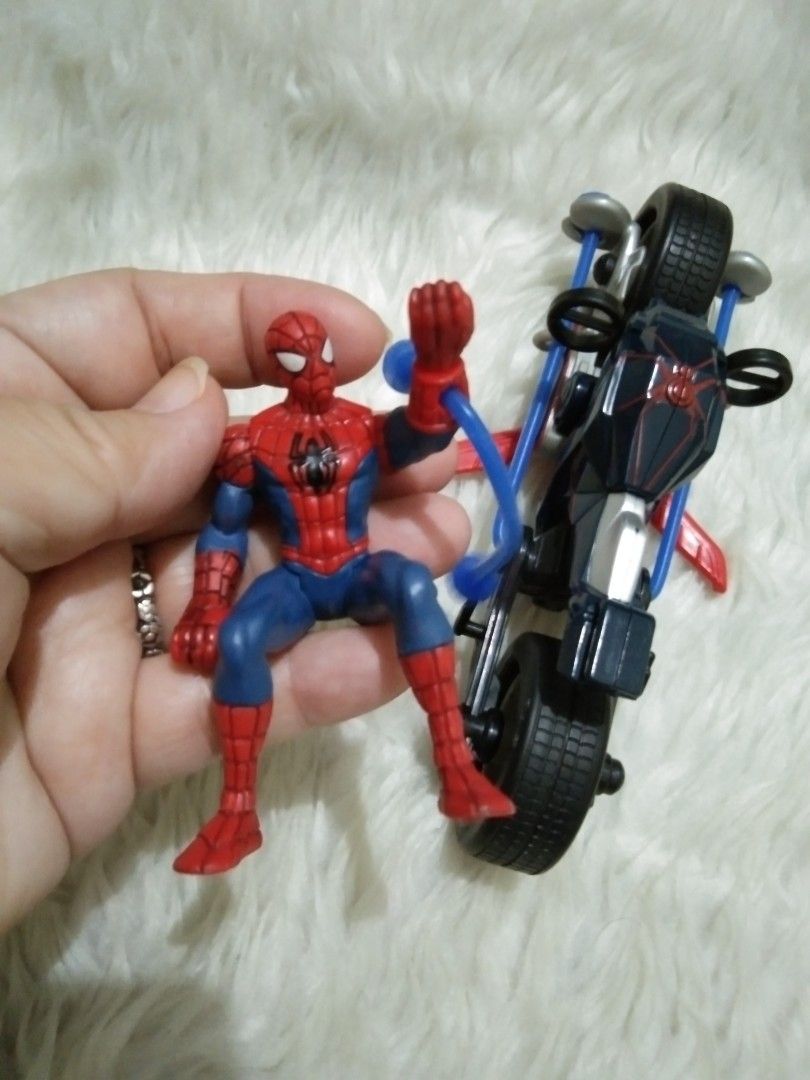 Spiderman set toy figure and motorcycle (Category: Figurines & Statues) located in Quezon City. Submitted by eidorableshop (Listing ID 1440997565, Image 1). Description: .