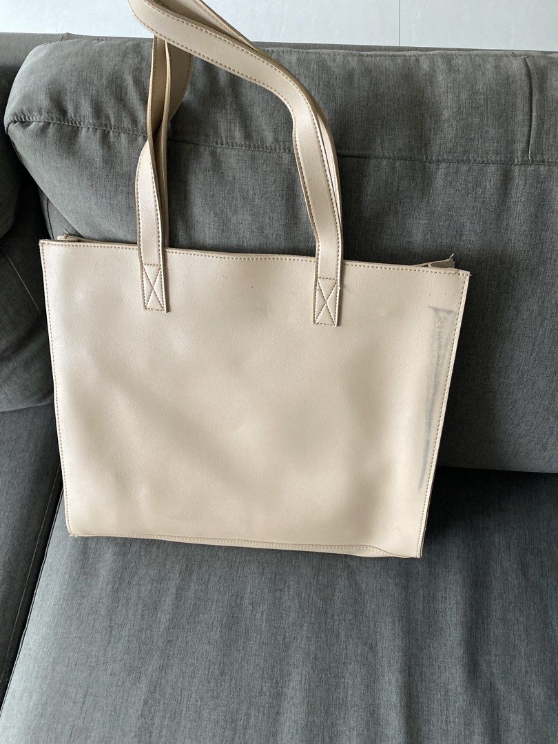 Straight Forward Beige Tote Bag with Front Pocket (Category: Sling Bags) located in Quezon City. Submitted by viber9163490242 (Listing ID 1441039499, Image 2). Description: - Beige tote bag from Straight Forward - Front pocket with buckle closure - Two top handles - Simple and classic design - Ideal for everyday use - Minor marks on exterior (please check photos for details).