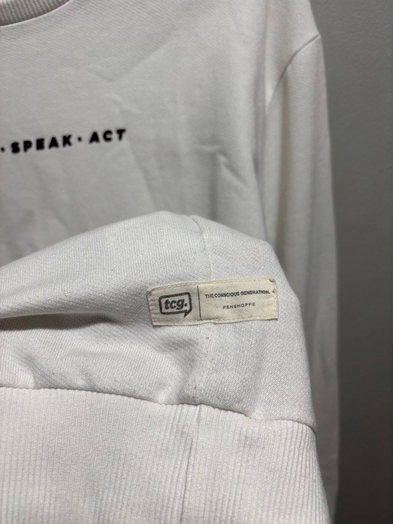 Tcg Penshoppe White Sweater (Category: Coats, Jackets and Outerwear) located in Manila. Submitted by jdstrll (Listing ID 1441060961, Image 3). Description: Tcg Penshoppe White Sweater Location: Karuhatan Valenzuela City Mode of Delivery: Ship via lalamove and J&T/Pick up -Buyer should be shoulder Shipping fee -Feel free to check out my account for more fashion items. -All items are sanitized. Flexible payment options. Pm me for inquiries.