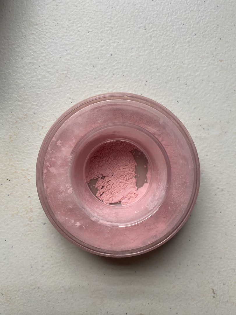 Teviant Loose Powder in Cotton Candy (Category: Makeup) located in Quezon City. Submitted by anneikaniks (Listing ID 1435799580, Image 3). Description: - Teviant Face Powder - Pink shade (Cotton candy) - 90-95% full, almost new loc: qc mod: sdd, ggx, meet-up mop: gcash/maribank.