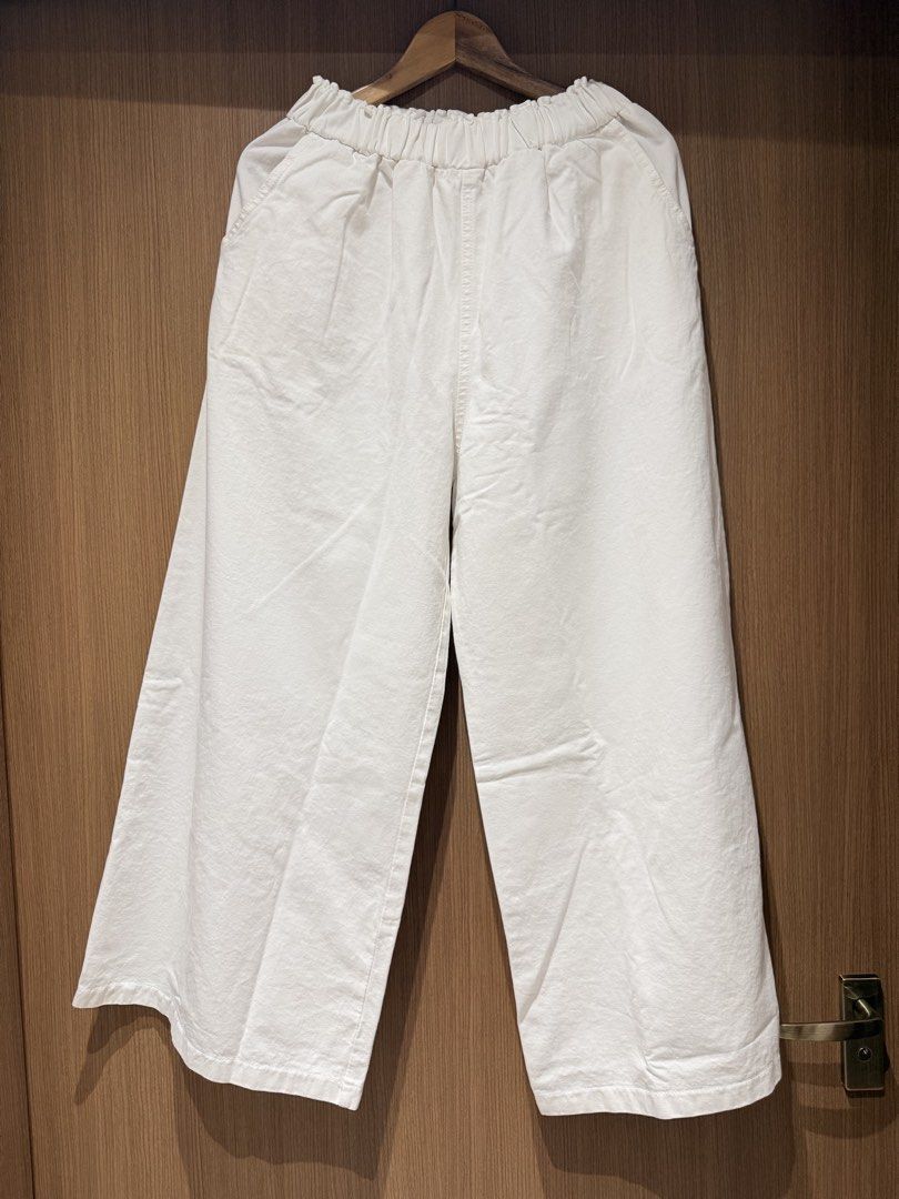 THE BRIELLA CO Roxy Jeans White Wide Leg Pants Elastic Waist (Category: Other Bottoms) located in Singapore. Submitted by mkz94 (Listing ID 1441084029, Image 1). Description: Brand new in plastic. - White wide leg pants - Comfortable elastic waistband - Convenient side pockets - Perfect for casual wear or dressing up - Easy to style with various tops Can fit up to XL. Do top up for mailing $2.50 Dm me if you’re keen. Thank you..