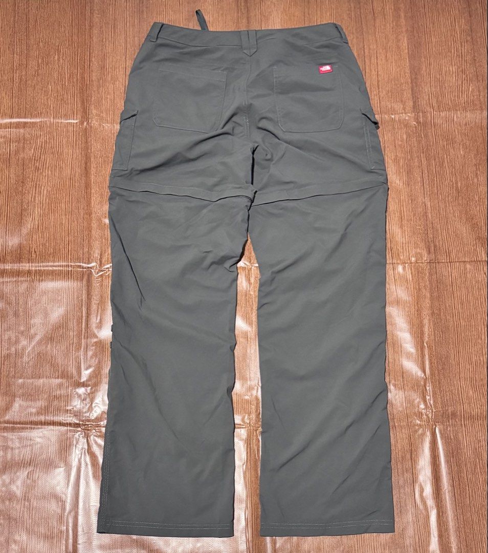 由 maticgrind (刊登 ID 1441003868，圖片 1) 提交，位於 桃園市 (Taoyuan) 的 The North Face pants feature a zip-off design that converts them into shorts (類別：其他長褲)，說明：Excellent condition Colorate 99% Waist 31 Lenght 99cm Leg opening 24cm。