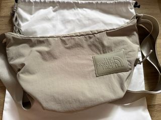 (Category: ) located in . Submitted by lululemonpop (Listing ID 1441013477, Image 1). Description: .