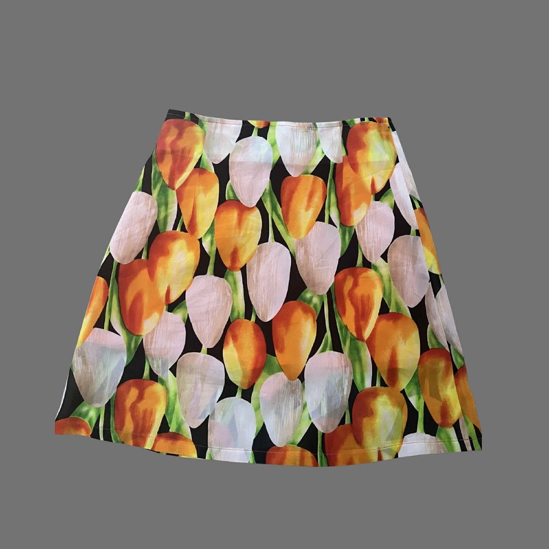 Tulip Print A-Line Mini Skirt (Category: Skirts) located in Midsayap. Submitted by jarethshop (Listing ID 1441110816, Image 1). Description: - Fun tulip print mini skirt - Black background with vibrant orange, pink, and white tulips - Flowy and comfortable fit - Ideal for spring and summer outfits - Versatile and easy to pair with simple tops.