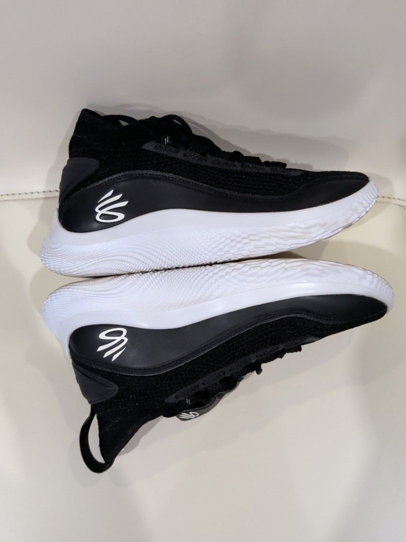 Under Armour Steph Curry Flow 8 (US Men 7 | Black / White) (Category: Sneakers) located in Quezon City. Submitted by andybanson (Listing ID 1306374699, Image 3). Description: The Curry Flow 8 is Steph Curry’s eighth signature shoe with Under Armour and the first under the brand’s Curry Brand umbrella. Comes with original box Used only once for light training Reason for selling: Decluttering.