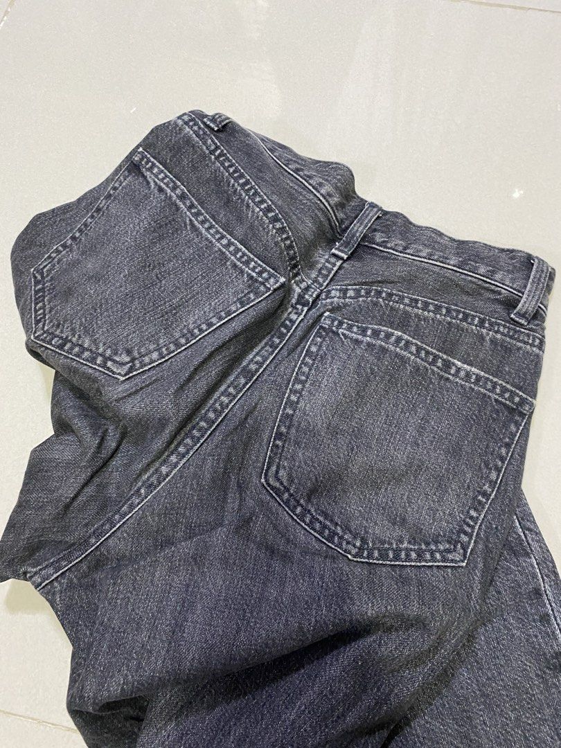Uniqlo Black Denim Jeans (Category: Jeans) located in Pasig City. Submitted by michelledelapena644 (Listing ID 1441036628, Image 3). Description: - Uniqlo Black Denim Jeans - Straight Leg Fit - Classic 5-Pocket Style - Zipper Fly with Button Closure - Versatile for Casual or Dressed-Up Looks - Easy to Pair with Any Top ps. Buyer will shoulder the delivery fee ps: Fixed price.