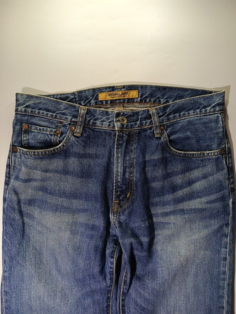 UNIQLO Regular Fit Straight Denim Pants (Category: Jeans) located in Manila. Submitted by deftzy (Listing ID 1441111933, Image 3). Description: Excellent condition No issue 📐 Measurements (inches) Waist: 32" Length: 42" Leg hole: 8" UNIQLO 057703.