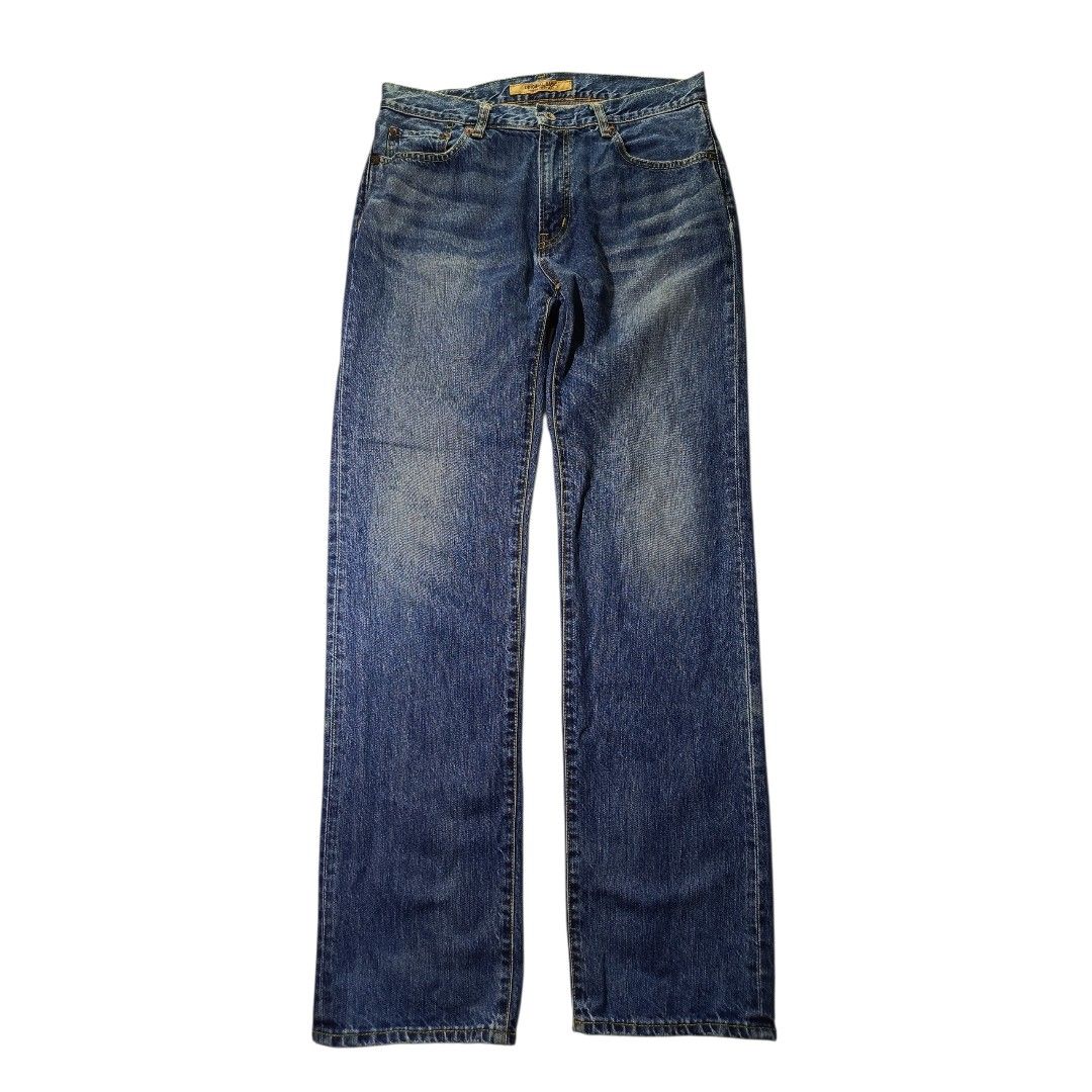 UNIQLO Regular Fit Straight Denim Pants (Category: Jeans) located in Manila. Submitted by deftzy (Listing ID 1441111933, Image 1). Description: Excellent condition No issue 📐 Measurements (inches) Waist: 32" Length: 42" Leg hole: 8" UNIQLO 057703.