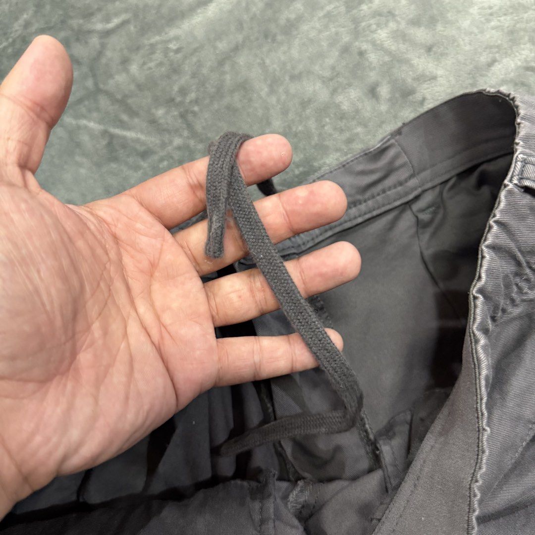 UNIQLO SMART ANKLE PANTS (COTTON) (Category: Trousers) located in Santa Maria. Submitted by rarefindslt (Listing ID 1441007629, Image 3). Description: UNIQLO SMART ANKLE PANTS (COTTON) (SWIPE LEFT FOR MORE DETAILS..) M on tag in solid good condition rate! with tags for authenticity, adjustable string, side and back pockets, zipper and button working, cotton spandex material! in solid gray color rate (photo may vary due to lighting) can pass as ne