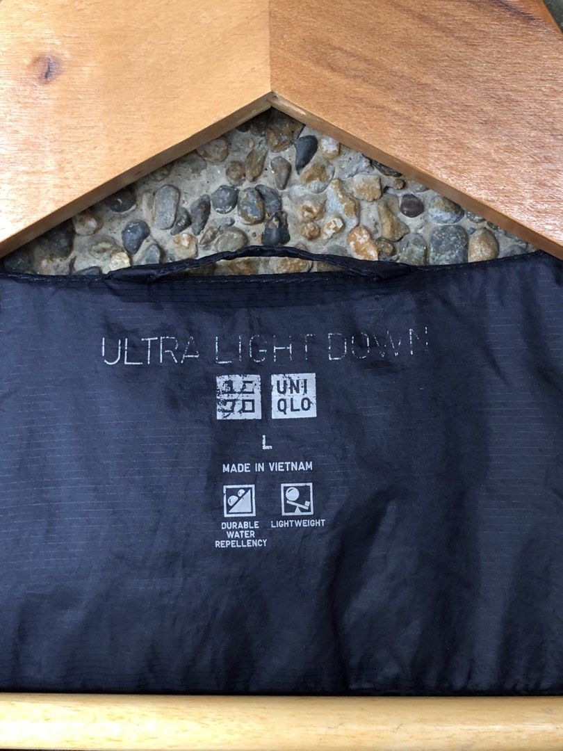 UNIQLO Ultra Light Down Compact Vest Navy (Category: Vests) located in Valenzuela. Submitted by evsweatshirts (Listing ID 1441150758, Image 2). Description: Size L | 21x25 | 9/10 condition | no issue.