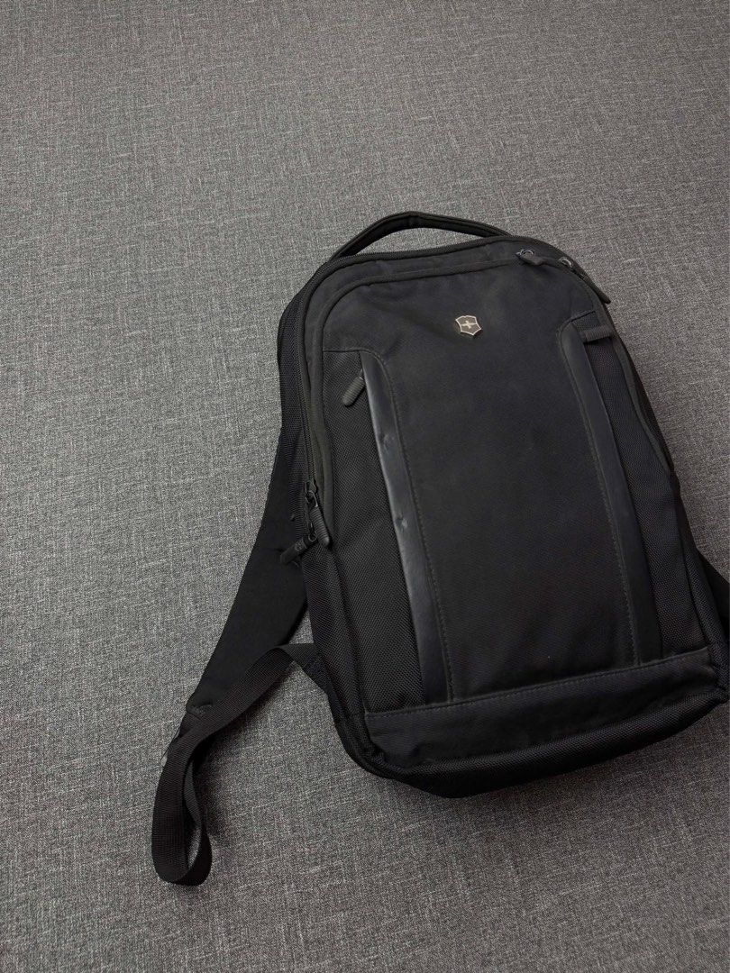 VICTORINOX ALTMONT PROFESSIONAL COMPACT LAPTOP BACKPACK (Category: Backpacks) located in Guagua. Submitted by sweetboyy (Listing ID 1440988180, Image 2). Description: VICTORINOX ALTMONT PROFESSIONAL COMPACT LAPTOP BACKPACK DEDICATED PADDED COMPARTMENT FOR UP TO A 15-INCH LAPTOP.