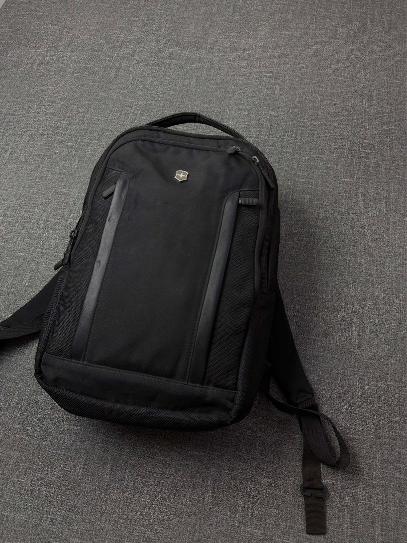 VICTORINOX ALTMONT PROFESSIONAL COMPACT LAPTOP BACKPACK (Category: Backpacks) located in Guagua. Submitted by sweetboyy (Listing ID 1440988180, Image 3). Description: VICTORINOX ALTMONT PROFESSIONAL COMPACT LAPTOP BACKPACK DEDICATED PADDED COMPARTMENT FOR UP TO A 15-INCH LAPTOP.