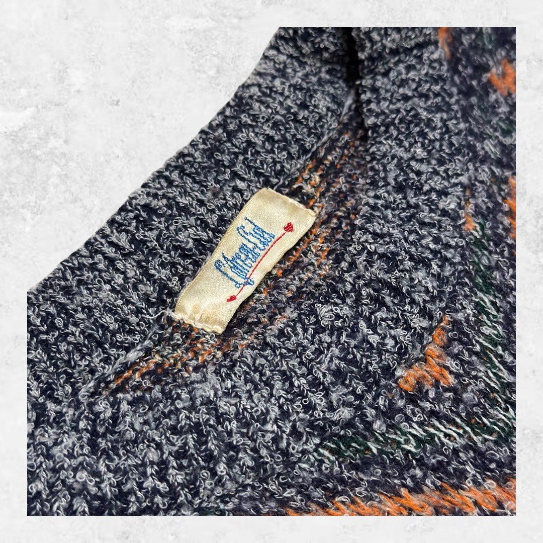 Vintage Chevron Pattern Knit Sweater (Category: Coats, Jackets and Outerwear) located in Bacoor. Submitted by eightbyeight (Listing ID 1441110828, Image 3). Description: Random Vintage Knitted Sweater Width: 20 Length: 19.5 Sleeves: 17.5 Issue(s): None Condition: 9/10 🏷️500 📦 lalamove / grab / j&t 💳 gcash / maya 🧾 first to pay basis.