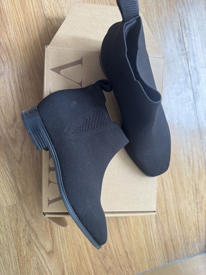 Vivaia Ryan Slip On water repellent (Category: Boots) located in Manila. Submitted by irenemaex (Listing ID 1440978746, Image 2). Description: Link for more info: https://www.vivaia.com/products/XRPD01134/Ryan-Slip-On?gid=10025110 Hi letting go of my Vivaia Ryan Slip on water repellent. Bought last Dec 2025 in SG and used once Size 35.5 .