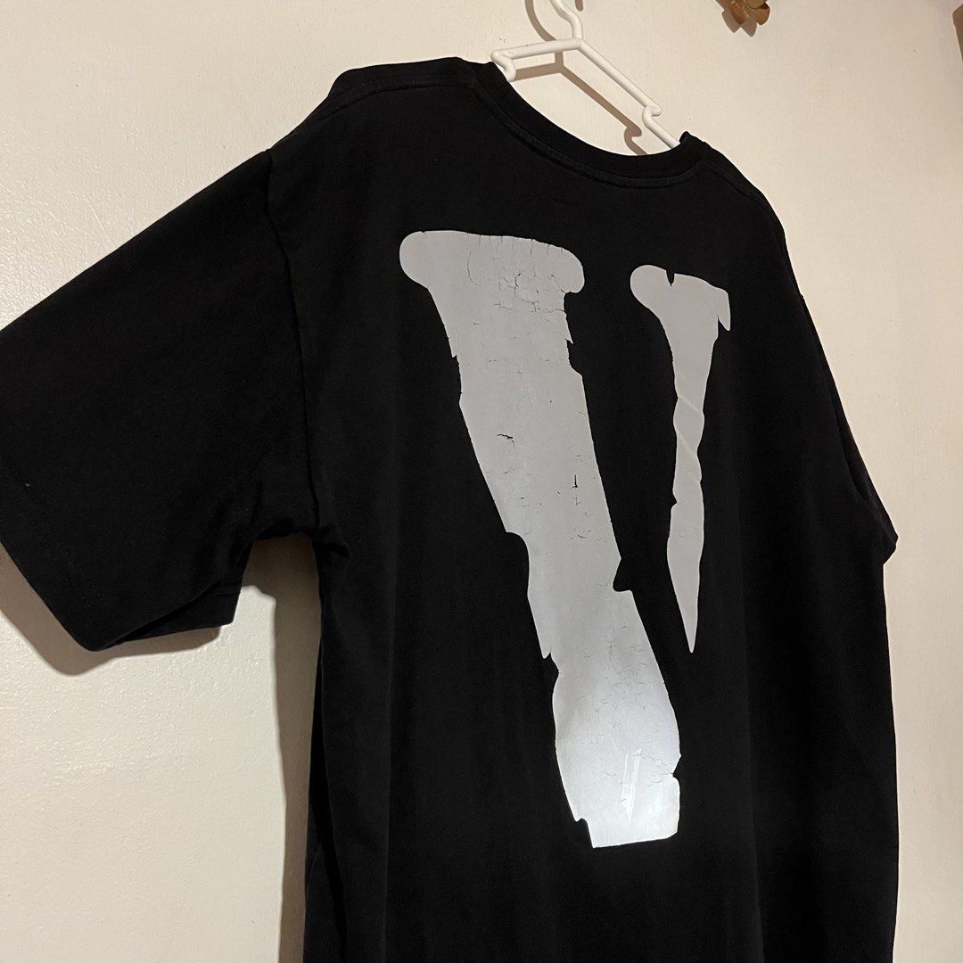 VLONE | Black Tee (Category: Tshirts & Polo Shirts ) located in Quezon City. Submitted by giometryyy (Listing ID 1441144665, Image 3). Description: L28 W 22 XL 8/10 condition (crack prints) 10/10 material Cut tag and wash tags 📍Fairview, QC 🛵Lalamove / J&T payment first.