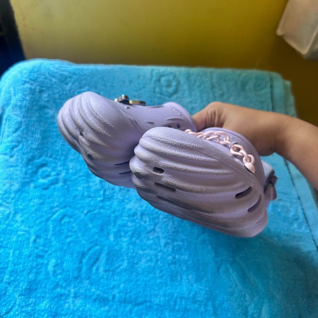 W8 Crocs Echo Clog Lavender Lilac M6 W8 (Category: Slippers and slides) located in Cauayan City . Submitted by declutterphi1 (Listing ID 1440971363, Image 3). Description: Size 8 WOMEN original price is around 5k 🌷 USED WITH CARE; used around 5x No issues prettyyyyy! 🌷 RFS: decluttering 🌷 MOP: GCash/Paymaya/BPI 🌷 MOD: J&T 📌 Settle your payment first. 📌 Shipping fee will be shouldered by the buyer. sf 150 📌 Strictly no return, no exchange.