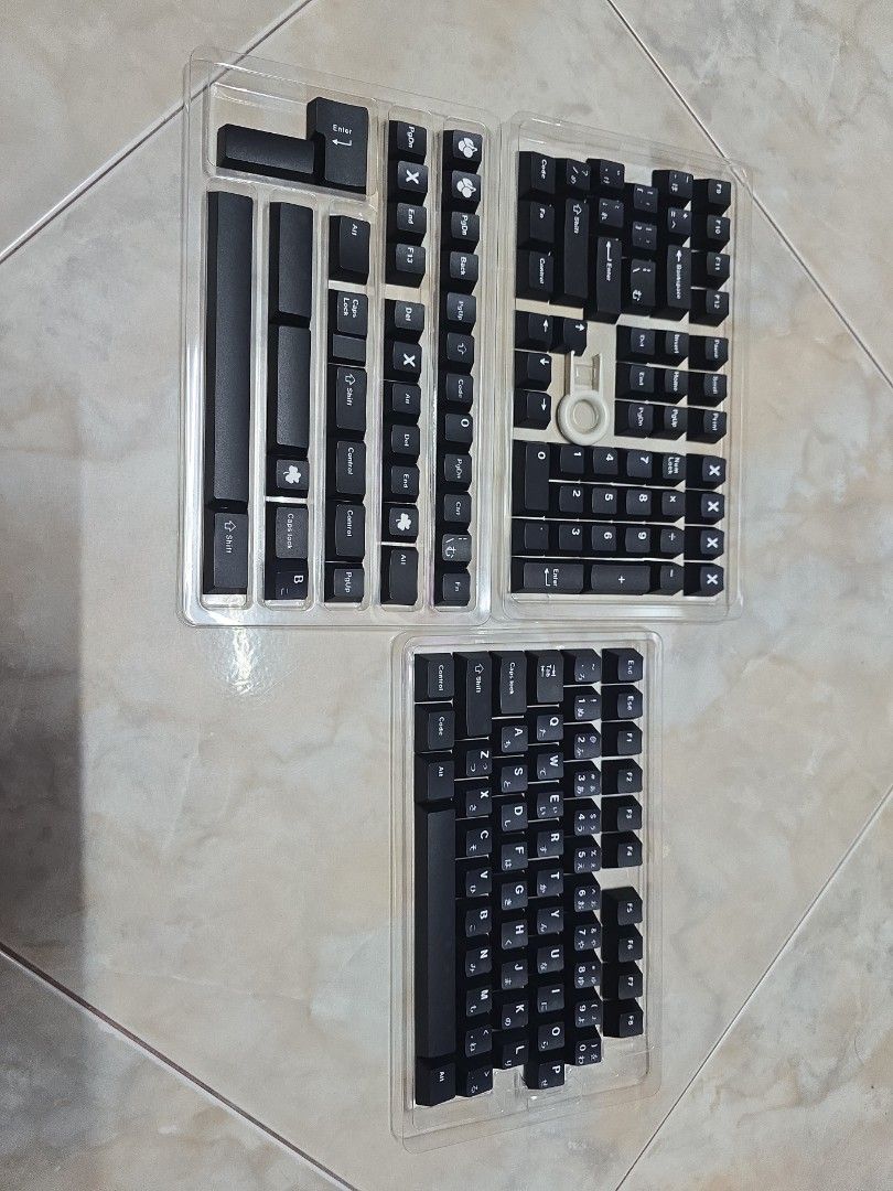White on Black Keycaps469522341209712640
