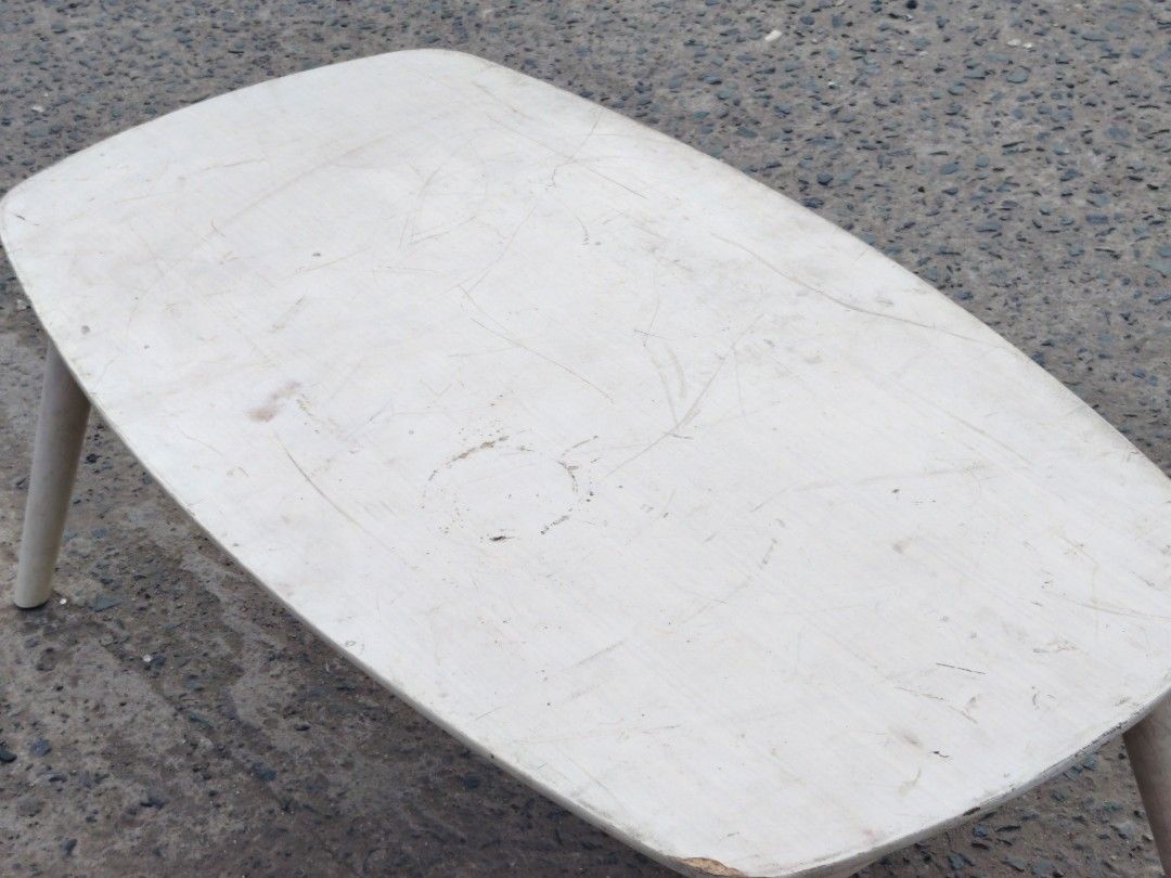 White Oval Coffee Table with Tapered Legs (Category: Tables & Sets) located in Valenzuela. Submitted by upcycle_things (Listing ID 1441062926, Image 3). Description: - Simple white oval coffee table - Features four tapered legs - Surface has some scuffs and marks - Ideal for small living areas or as a side table - Ready for its next owner.