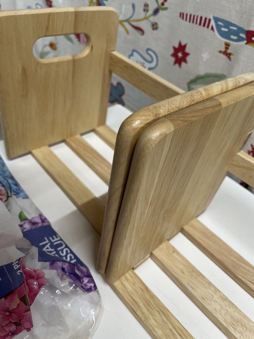 Wooden book stand expandable469712369877657602