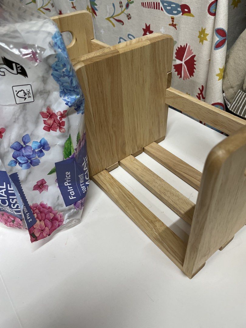 Wooden book stand expandable469712369877657603