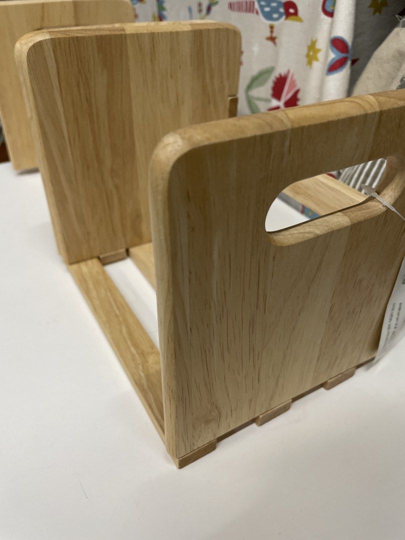 Wooden book stand expandable469712369877657604