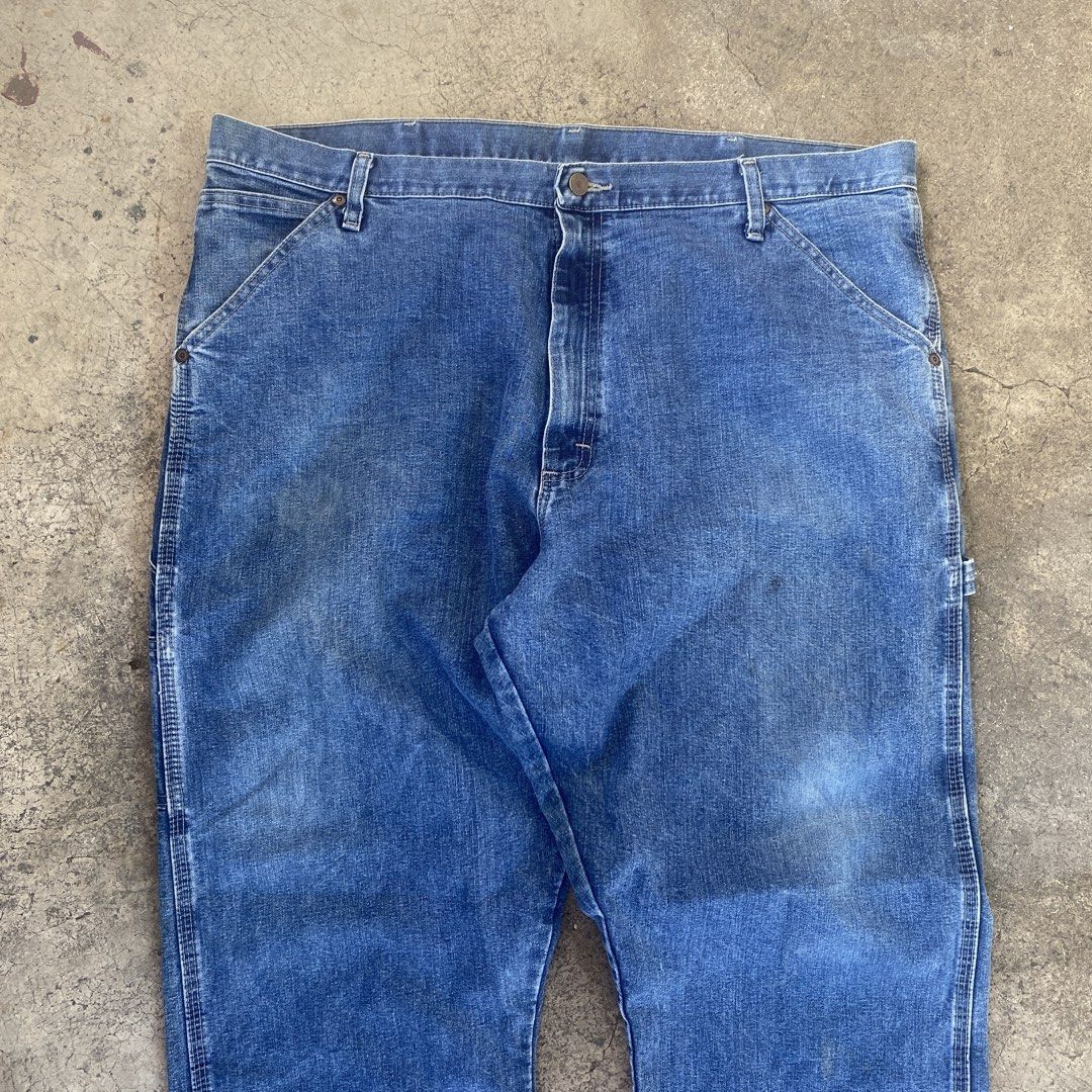 Wrangler Carpenter Pants (Category: Jeans) located in Cavite. Submitted by thrift_yard_blvd (Listing ID 1441090134, Image 3). Description: Wrangler Carpenter Pants Size: 40x32 on the tag. Waist 42in Length 44in Leg Opening 9.5in Condition: Lightly used. Issue: Minimal stains. Mine: 400 Pesos.