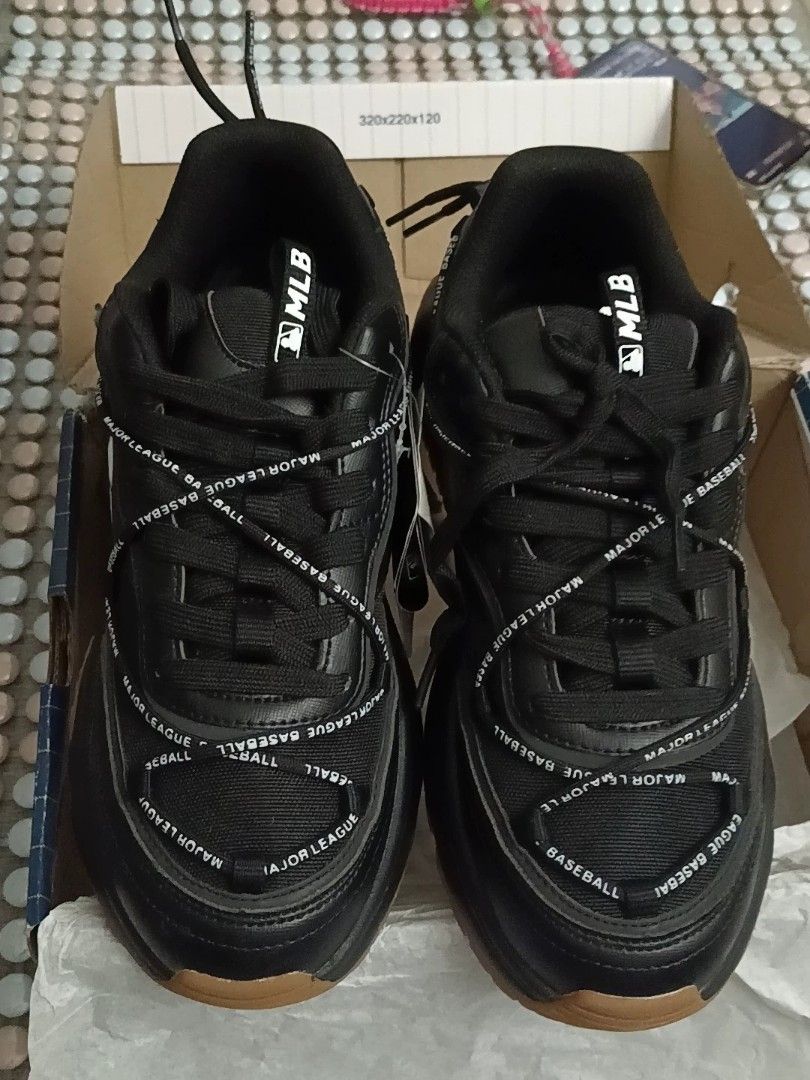 yeezy sneakers (Category: Sneakers) located in Singapore. Submitted by lixingyao18899 (Listing ID 1440992147, Image 3). Description: brand new. never used. size:EUR 44 length 280mm a friend gave me as a gift. with box come to collect. close to yishun mrt . or delivery them by mail for free u will get what u see from my real pics.