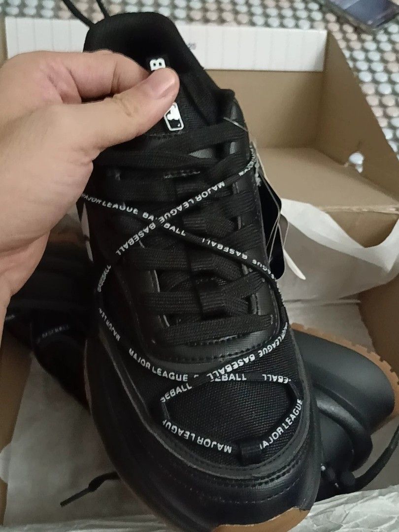 yeezy sneakers (Category: Sneakers) located in Singapore. Submitted by lixingyao18899 (Listing ID 1440992147, Image 2). Description: brand new. never used. size:EUR 44 length 280mm a friend gave me as a gift. with box come to collect. close to yishun mrt . or delivery them by mail for free u will get what u see from my real pics.