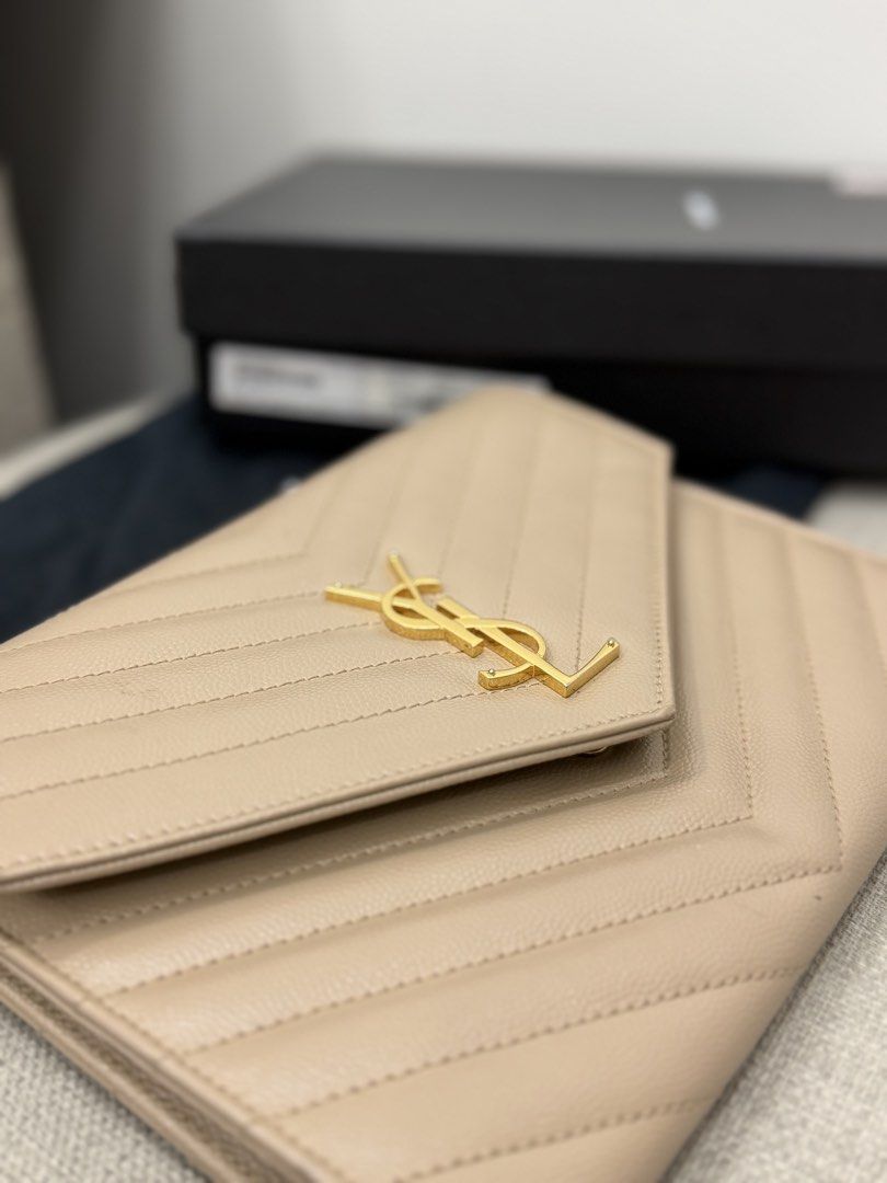 YSL Wristlet clutch (Category: Luxury Bags & Wallets) located in Quezon City. Submitted by jvll_88 (Listing ID 1441010852, Image 2). Description: Authentic YSL Wristlet clutch Comes with dust bag, authenticity card and box Loc: Tomas Morato QC.