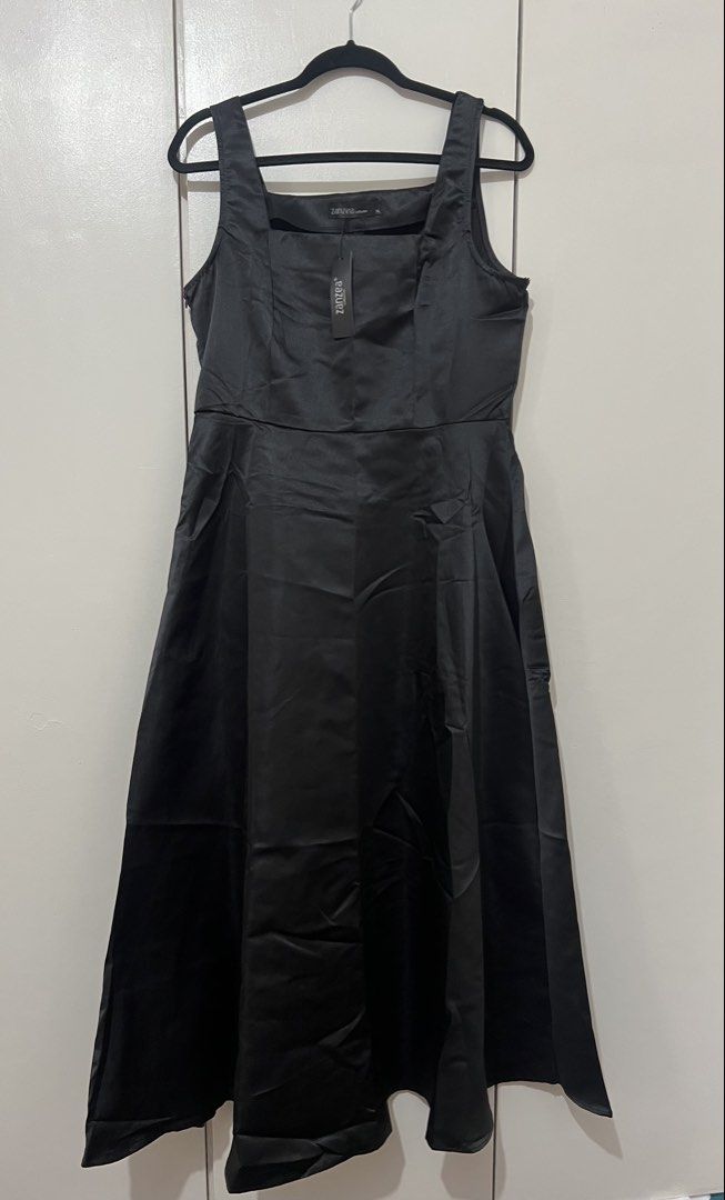 Zanzea Long black dress (Category: Dresses) located in Manila. Submitted by ceeej04 (Listing ID 1441037645, Image 2). Description: *** Brandnew *** Item Type:Dress Material: 100% Polyester Colors:Black Package include:1 Dress Cutting:Regular Stretch:Not Stretchable Length:Ankle Length Collar:Square Neck Sleeve Style:Sleeveless Closure Type:Side Zipper Waistline:High waist Pattern:Solid Thickness:Standard Style:Casual, Commute, Vintage, Elegant, S