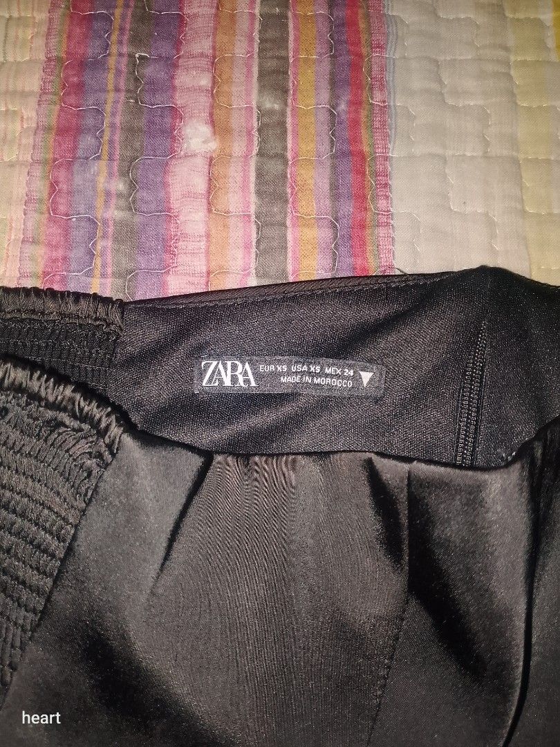 Zara Black Corset Top Smocked Back (Category: Sleeveless) located in Bacolod City. Submitted by zistar (Listing ID 1440968629, Image 3). Description: - Zara black corset top - Sweetheart neckline - Boning details in the front - Smocked back for a comfortable fit - Perfect for dressing up or down - Pairs well with jeans or skirts.