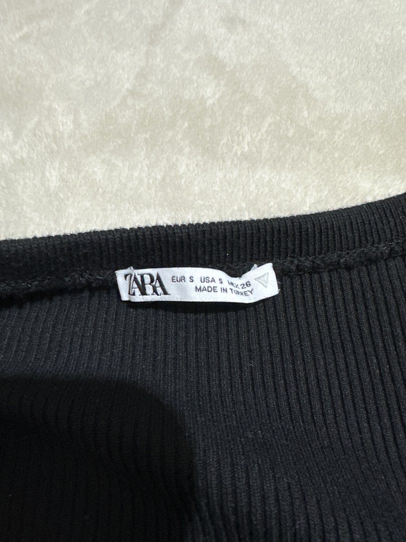 Zara Black Ribbed Cropped Top with Buttons (Category: Blouses) located in Mandaluyong City. Submitted by krstls (Listing ID 1441001718, Image 2). Description: - Zara ribbed cropped top - Scoop neckline with 3 front buttons - Short sleeves - Made in Turkey - Versatile: pairs well with high-waisted jeans or skirts.