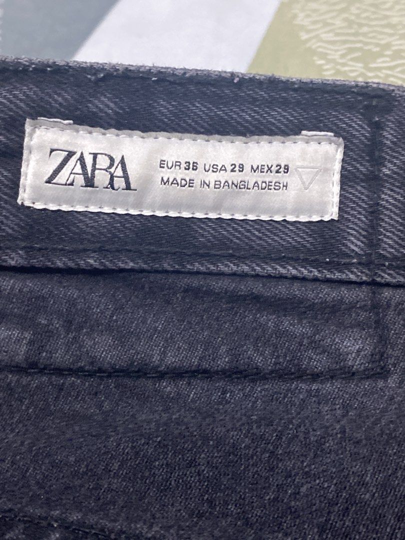 Zara Black Wide Leg Jeans (Category: Trousers) located in Manila. Submitted by lucybedroquelover (Listing ID 1441146488, Image 2). Description: - Zara Black Wide Leg Jeans - Size: EUR 36 / US 29 / MEX 29 - Made in Bangladesh - Classic five-pocket design - Button and zip fly closure - Essential wardrobe staple, easy to dress up or down.