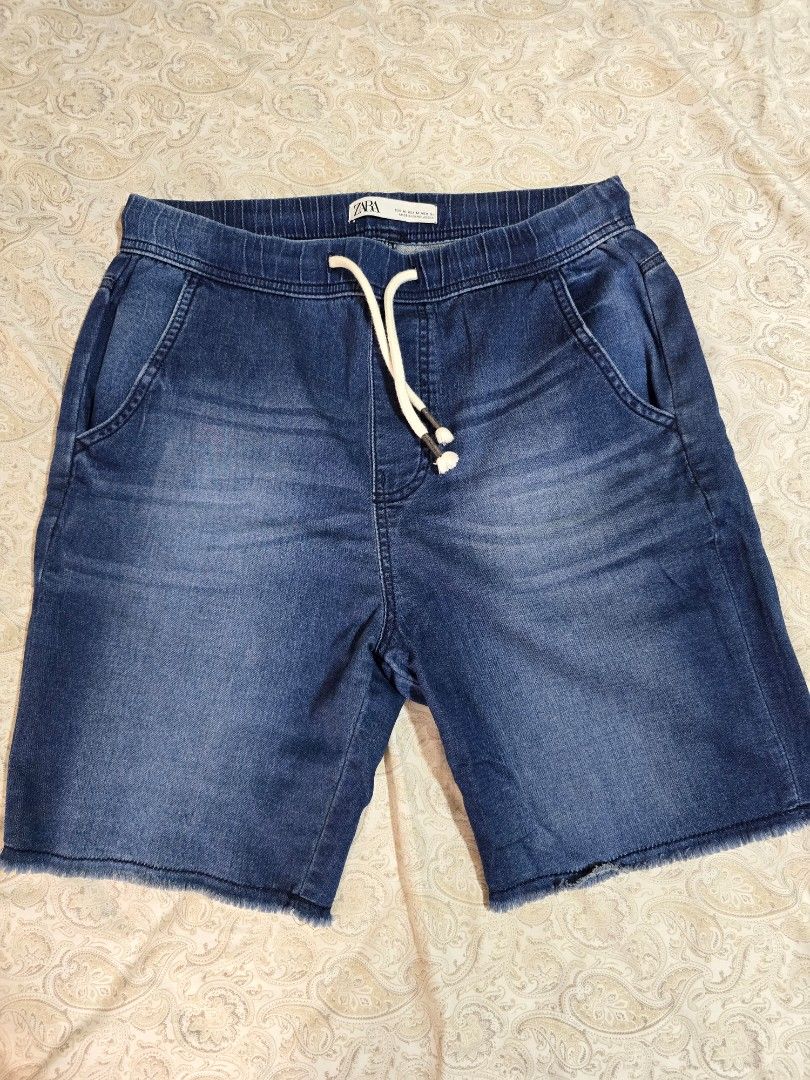 ZARA Denim Shorts Men's - Size M (Category: Shorts) located in Antipolo. Submitted by teej19 (Listing ID 1440966260, Image 2). Description: - ZARA Men's Denim Shorts - Size: Medium (M) - Color: Blue Wash - Features: Drawstring waist, Frayed hem detail - Style: Comfortable and casual - Perfect for: Everyday wear.
