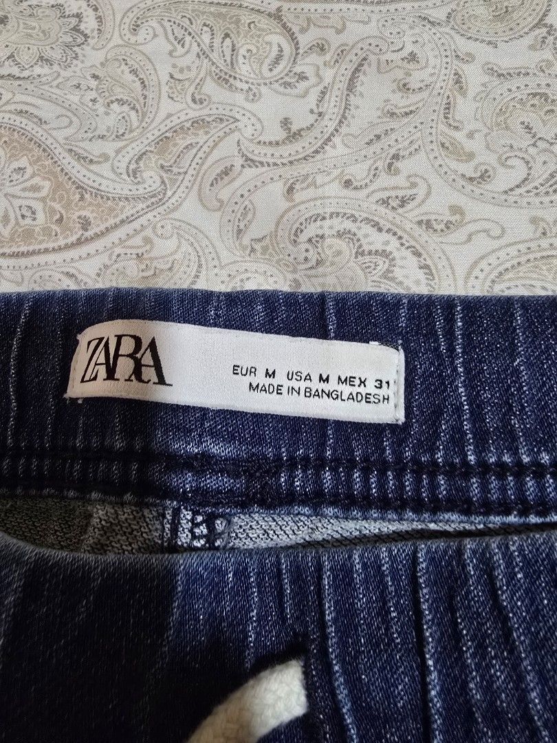 ZARA Denim Shorts Men's - Size M (Category: Shorts) located in Antipolo. Submitted by teej19 (Listing ID 1440966260, Image 3). Description: - ZARA Men's Denim Shorts - Size: Medium (M) - Color: Blue Wash - Features: Drawstring waist, Frayed hem detail - Style: Comfortable and casual - Perfect for: Everyday wear.