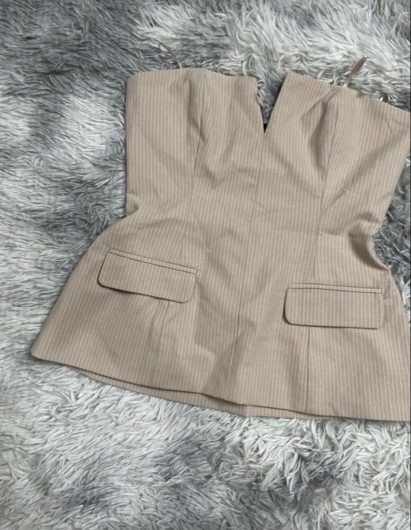 Zara Pinstriped Linen Tube Top (Category: Sleeveless) located in Manila. Submitted by rikascloset1220 (Listing ID 1441009301, Image 2). Description: SALE!! ‼️‼️Brand new without tag. SRP is 2295, too big in my bust area. Best fit 32-34 girlies.