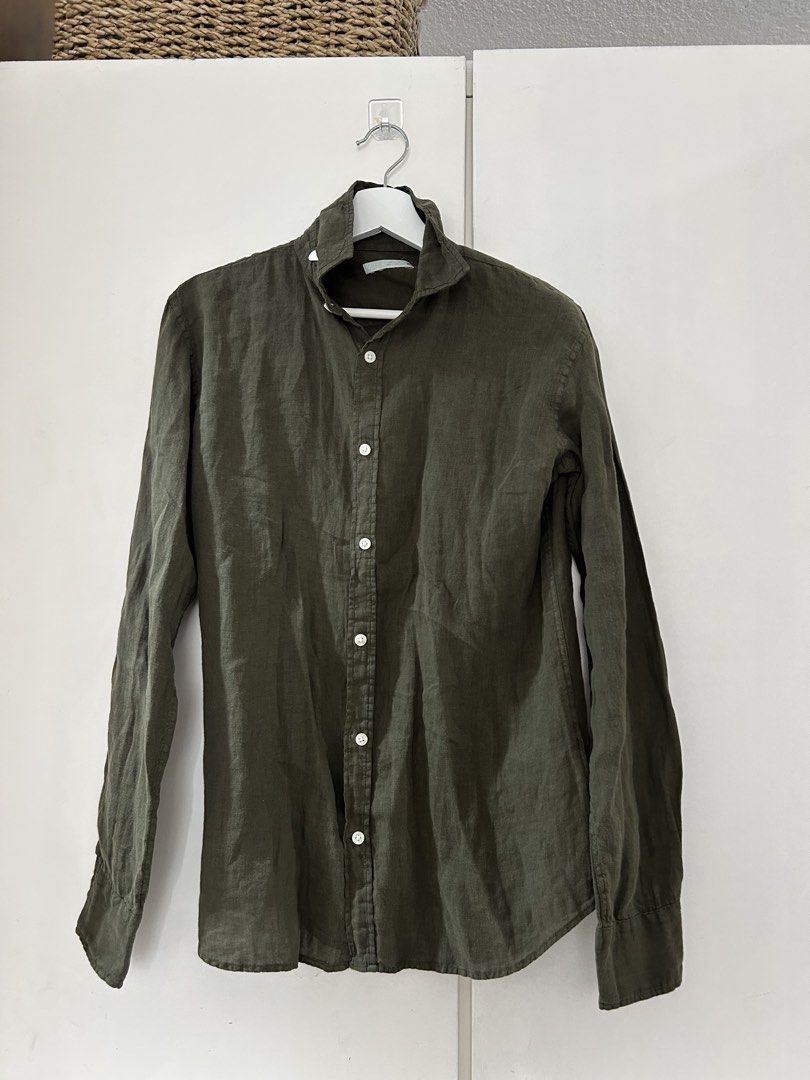 ZARA MEN green linen polo (Category: Formal Shirts) located in Manila. Submitted by isabelle_1104 (Listing ID 1441080433, Image 1). Description: Linen.