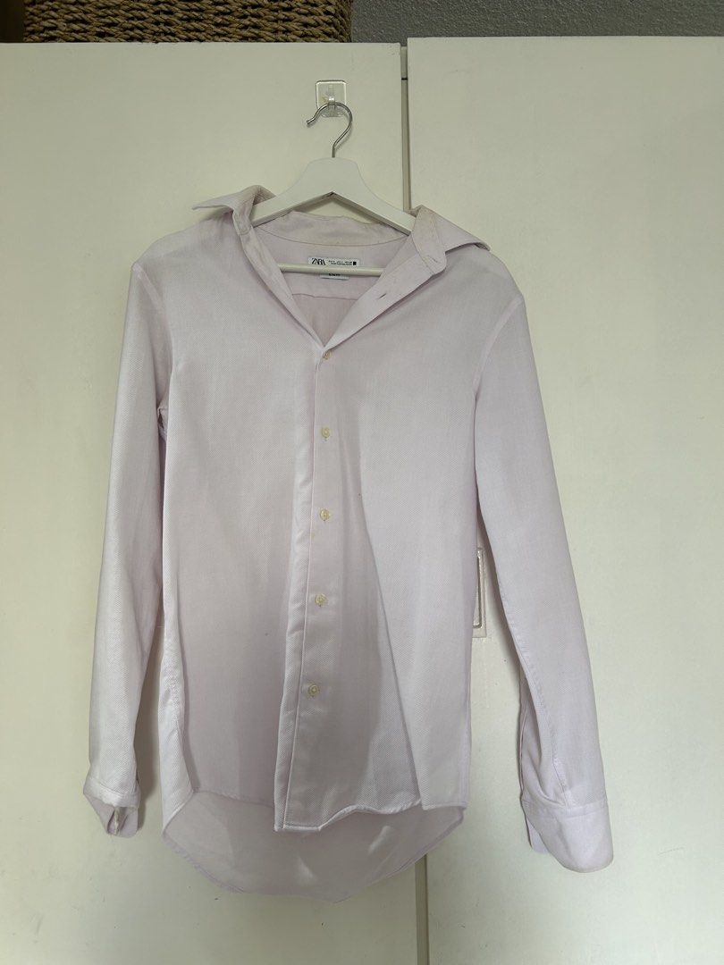 ZARA Men's Light Purple Button-Up Shirt (Category: Tshirts & Polo Shirts ) located in Manila. Submitted by isabelle_1104 (Listing ID 1441124283, Image 1). Description: - ZARA light purple button-up shirt - has stains on the neck. Dont know if it can be removed Long sleeves with button cuffs - Classic collar - Simple and versatile for any occasion - Easy to pair with trousers or jeans.