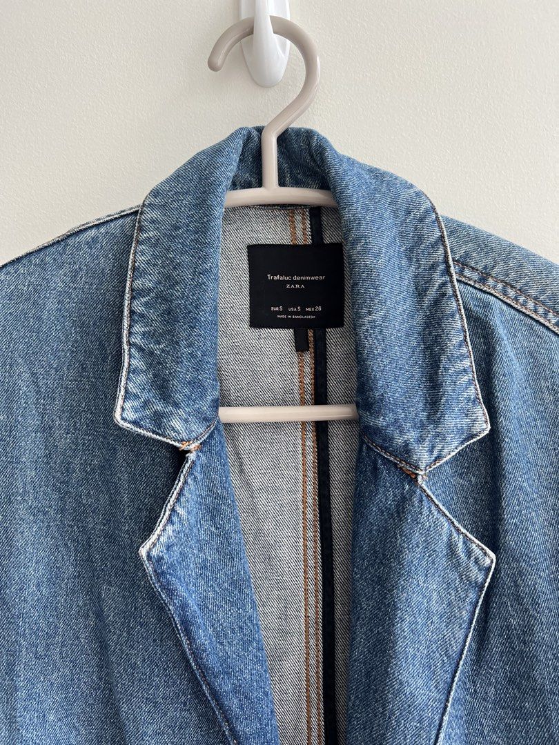 ZARA Oversized Denim Long Jacket (Category: Coats, Jackets and Outerwear) located in Paranaque City. Submitted by papermuse (Listing ID 1441035419, Image 2). Description: - Oversized ZARA denim jacket - Long length with blazer-style collar - Features zip pockets and full zip closure - Distressed hem details - Ideal for layering MOP: BPI / GCash Shipping: Gogoxpress, Grab, Lalamove.