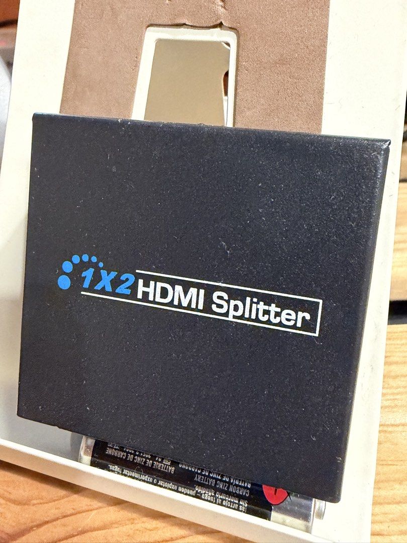 1x2 HDMI Splitter (Look New, Hardly Use)444670440218316801