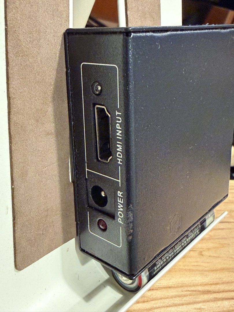 1x2 HDMI Splitter (Look New, Hardly Use)444670440218316802