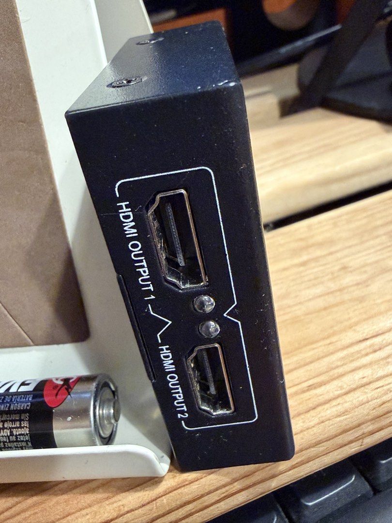 1x2 HDMI Splitter (Look New, Hardly Use)444670440218316803