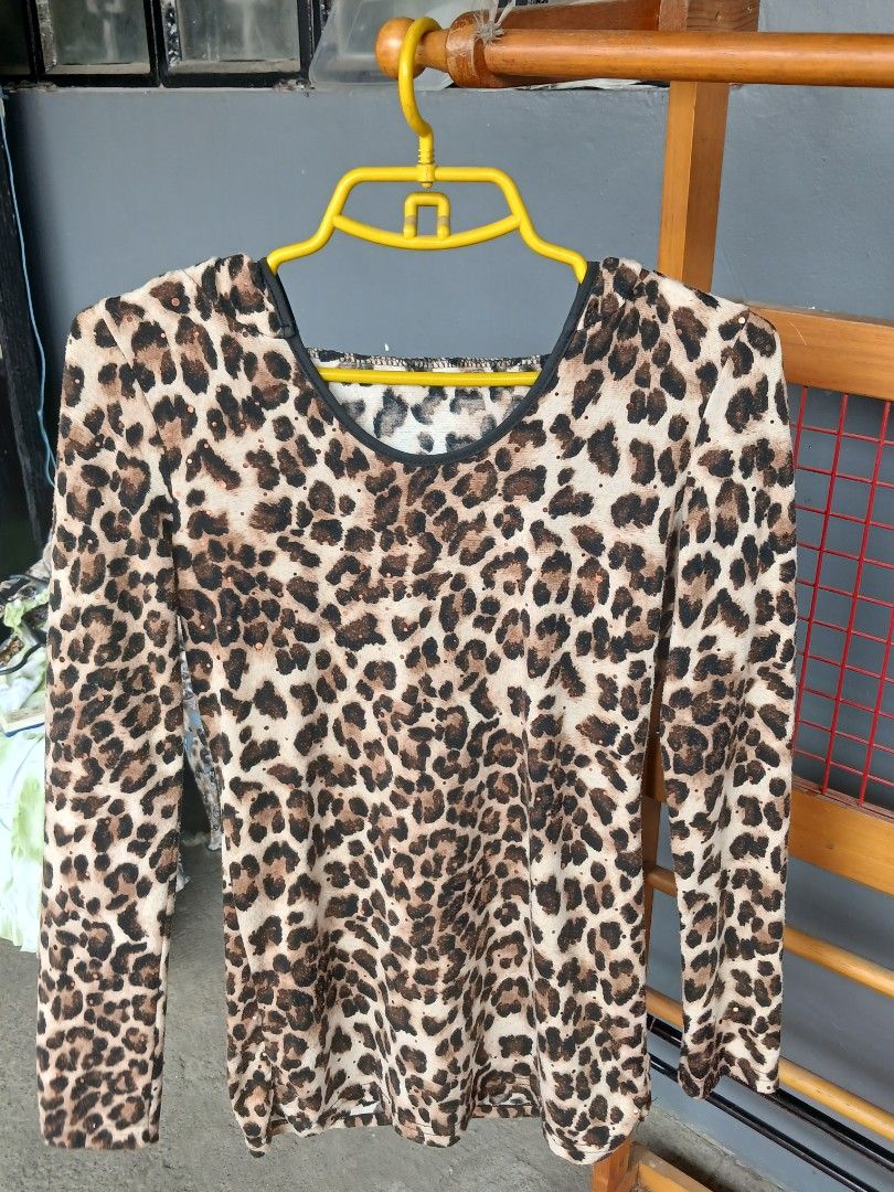 200 each only (Category: Blouses) located in Manila. Submitted by ellaa_0123 (Listing ID 1435983440, Image 3). Description: .