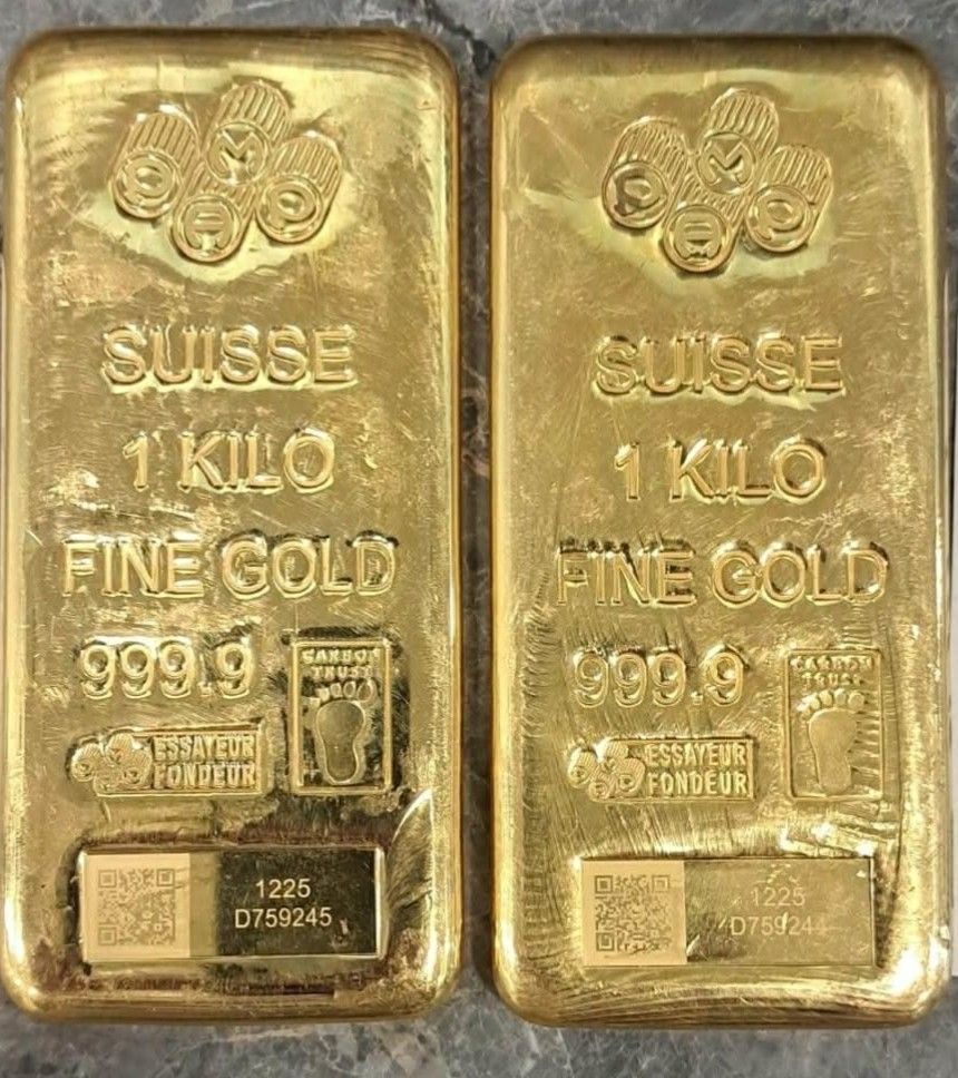 24 Karat 1 KG Gold bars (Category: Currency) located in Manila. Submitted by trumpisthedevil (Listing ID 1436099243, Image 1). Description: 2000grams 24k gold.