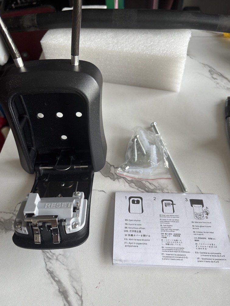 4 Digit Passcode Key Safe (Category: Other Security Devices) located in Singapore. Submitted by silverseller1982 (Listing ID 1435917166, Image 2). Description: Great for renovating use. Item comes with wall mounting parts and multi language manual slip. .