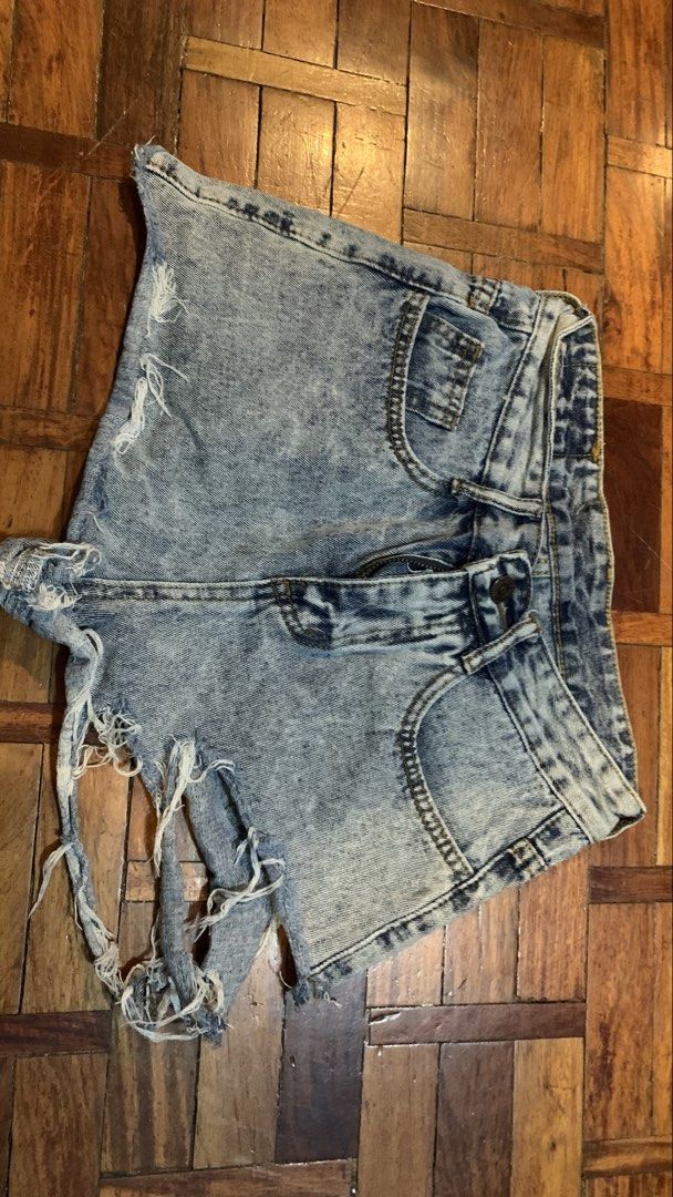 Acid Wash Denim Shorts (Category: Shorts) located in Manila. Submitted by fiercebird-acdf21 (Listing ID 1435945235, Image 1). Description: - Acid wash denim shorts - Classic five-pocket design - Button and zipper closure - Distressed detailing on front - Brand label on back - Ideal for casual wear.